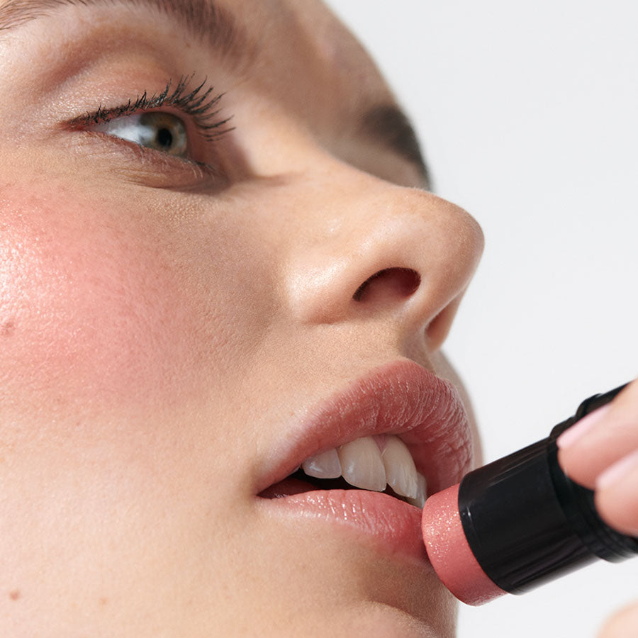 2 en 1: Stick Labios y Mejillas – Colorete en stick